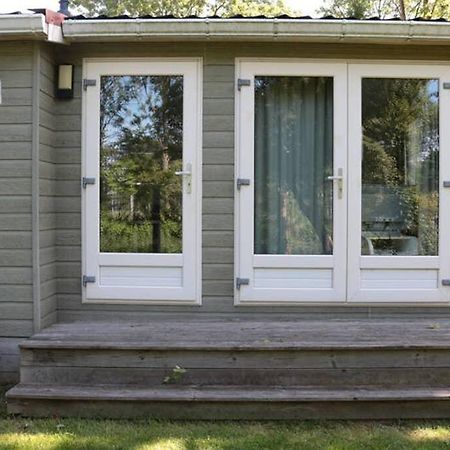 Villa Een Chalet Met Prive Sauna En Tuin Tzummarum Exterior foto