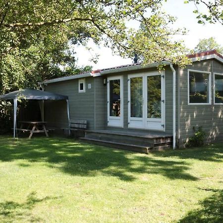 Villa Een Chalet Met Prive Sauna En Tuin Tzummarum Exterior foto